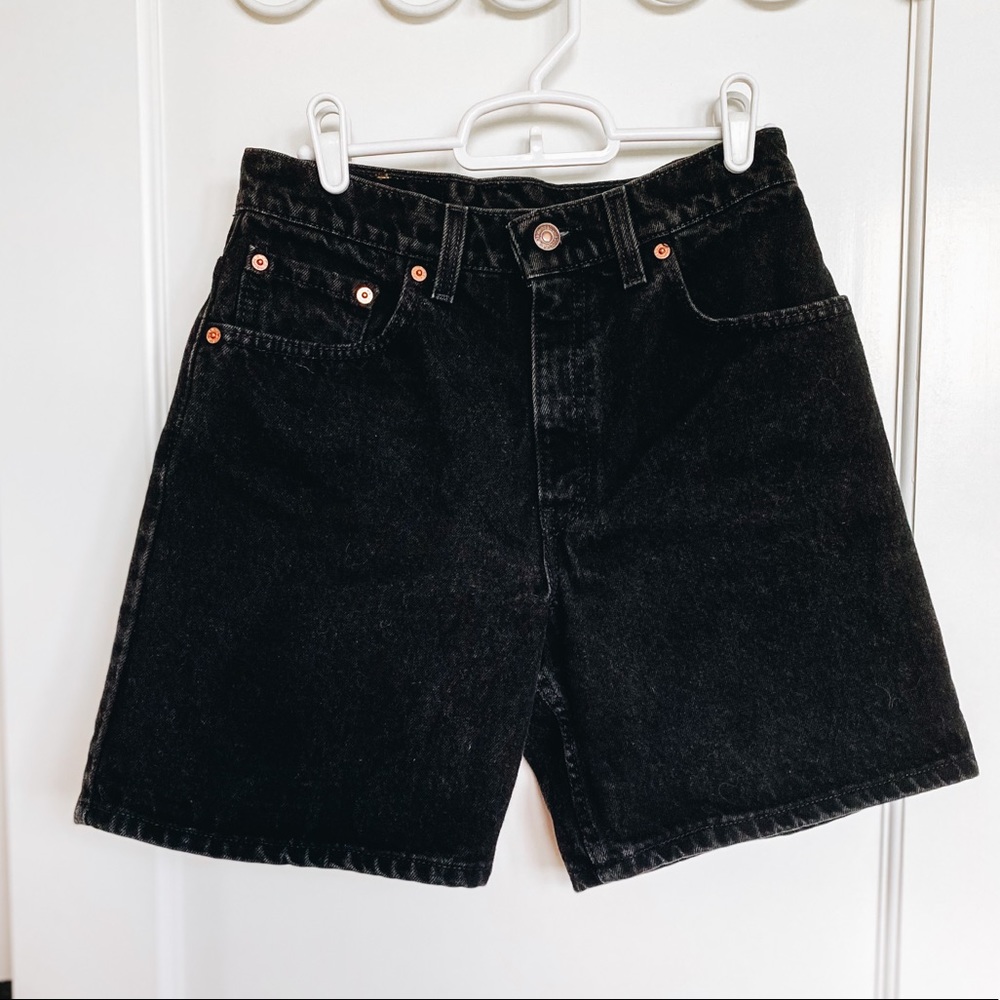 Vintage Black Levi Shorts • High Rise • 550 Relaxed Fit